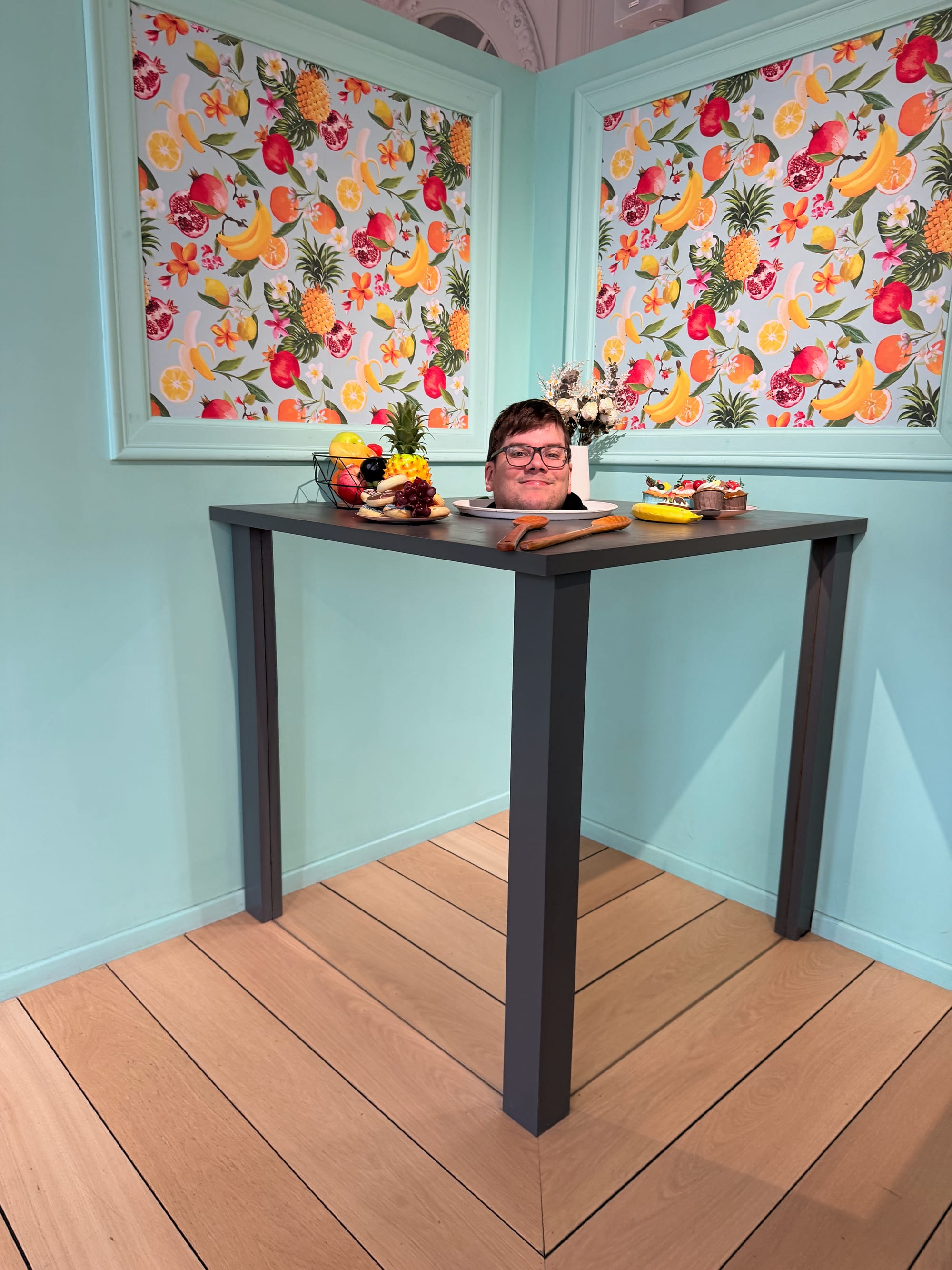 &amp;lt;span style=&amp;quot;white-space: pre-wrap;&amp;quot;&amp;gt;You wouldn&amp;#039;t know how this illusion works, right&amp;lt;/span&amp;gt;