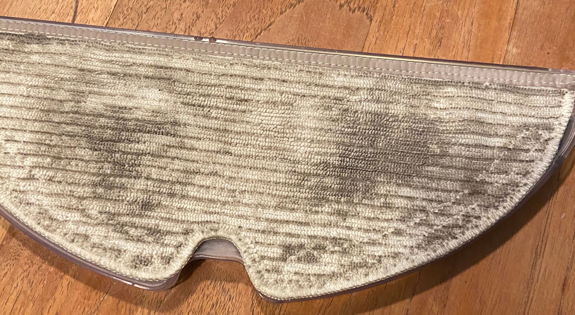 De dweil na 1 keer. Al een geluk kan je ‘m makkelijk uitwassen.